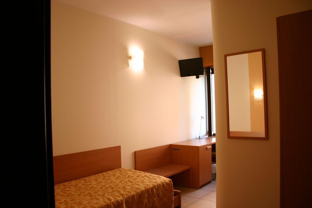 Hotel Moro Freoni 산피에트로인카리아노 객실 사진