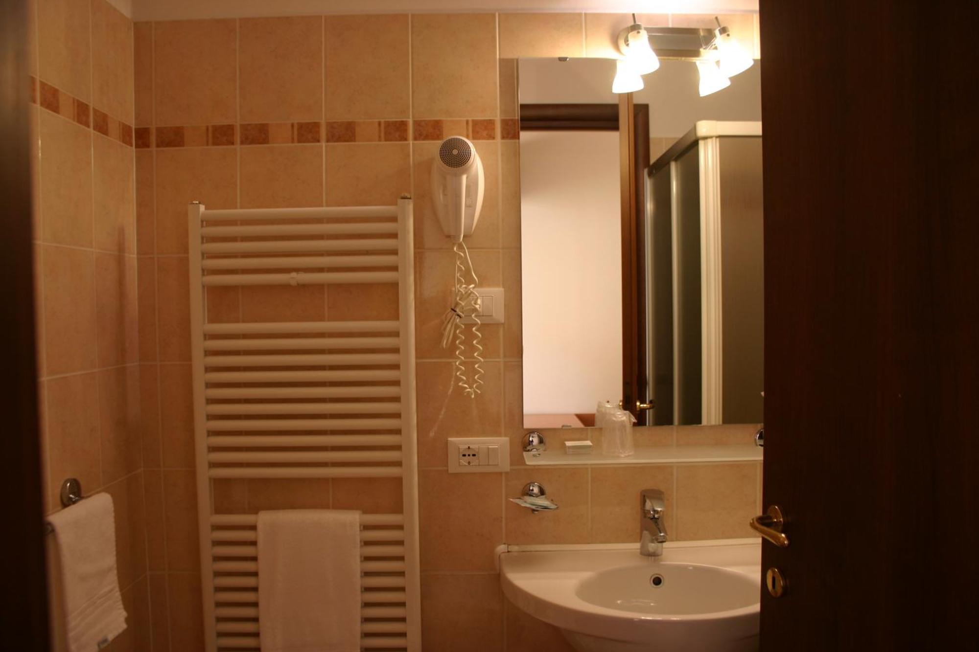 Hotel Moro Freoni 산피에트로인카리아노 객실 사진